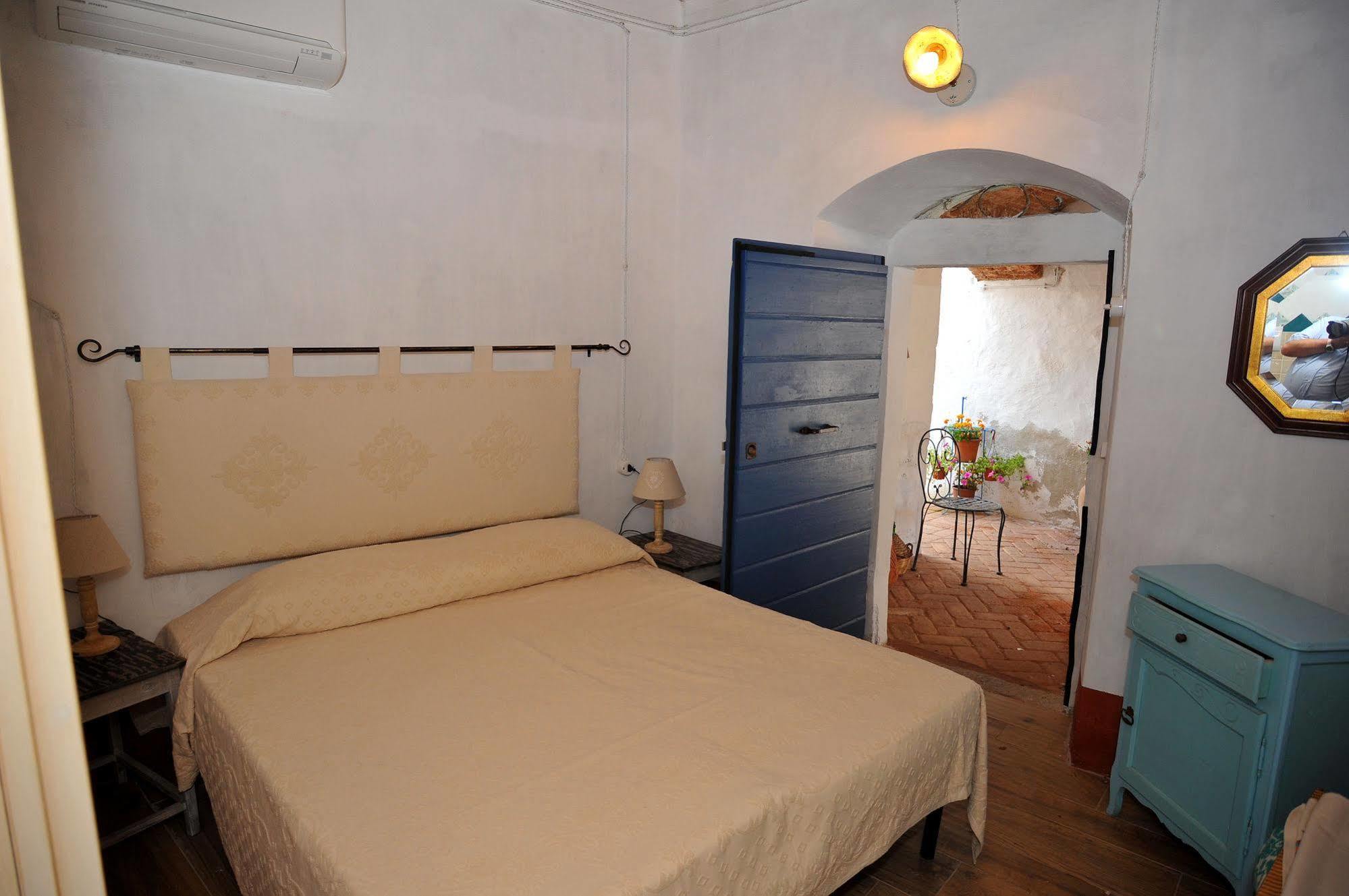 B&B Corte San Lussorio Oliena Exterior photo