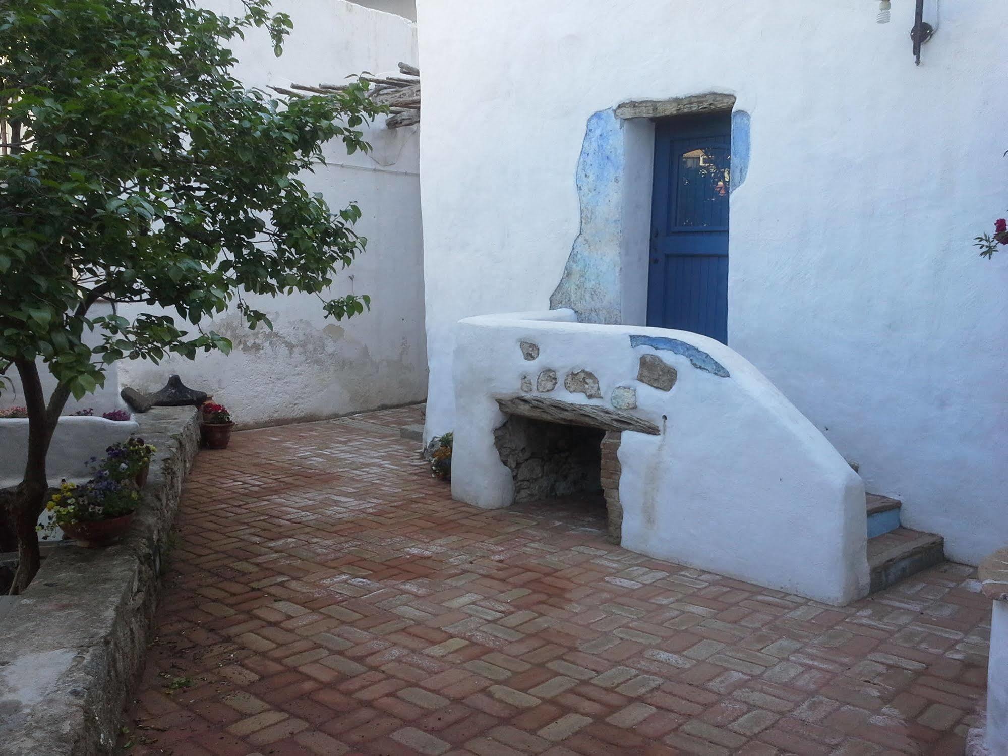 B&B Corte San Lussorio Oliena Exterior photo