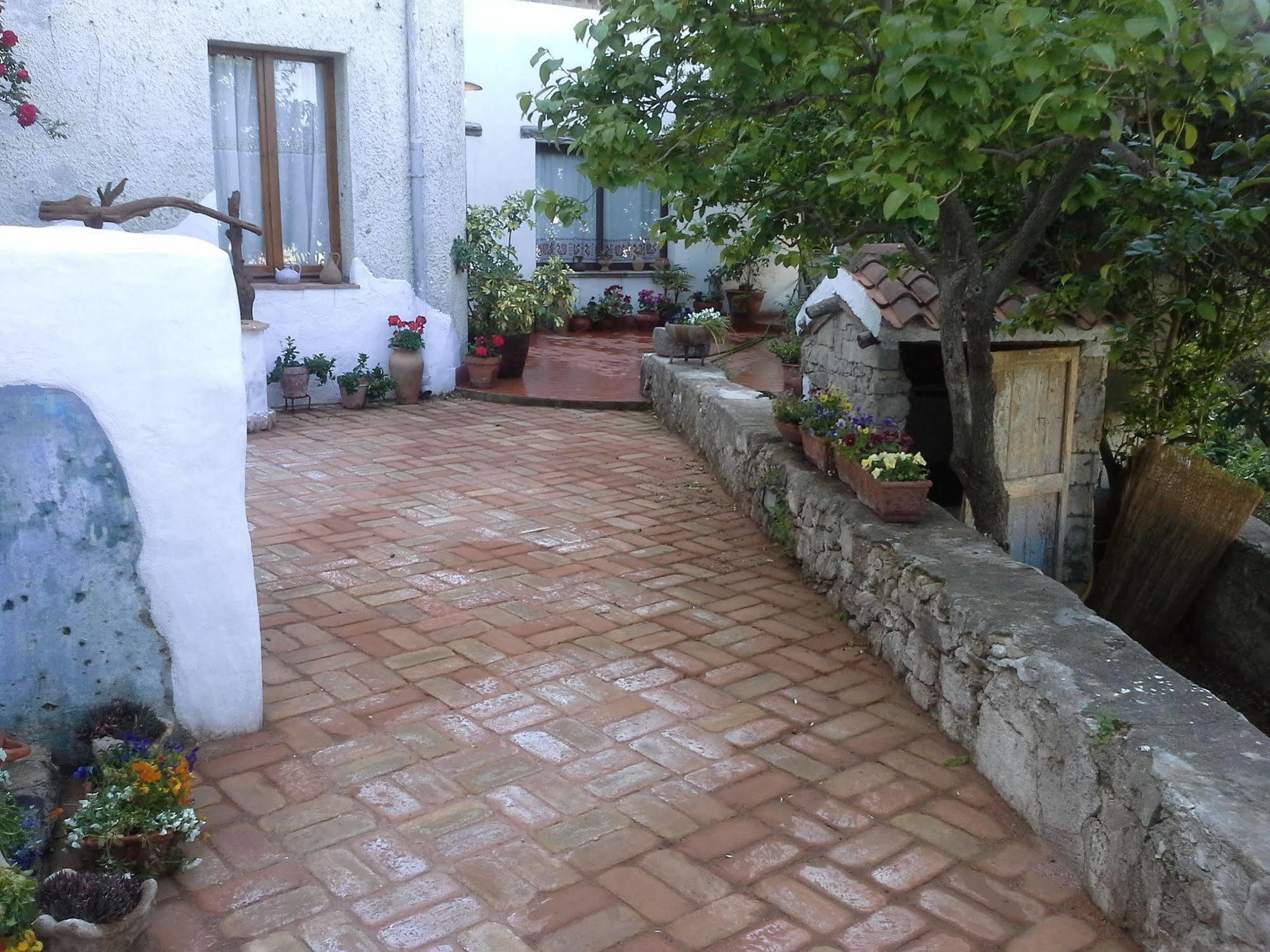 B&B Corte San Lussorio Oliena Exterior photo